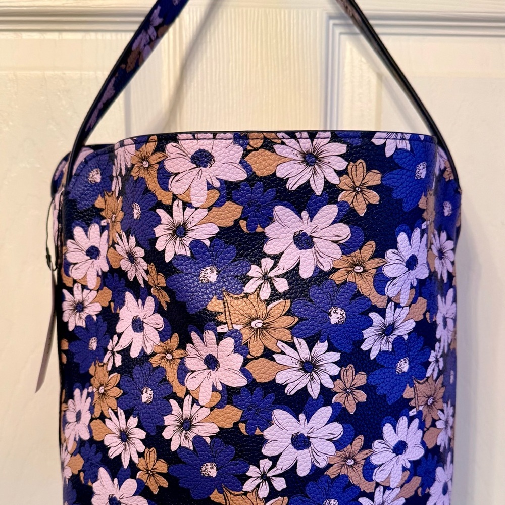 Vera Bradley Slouchy Bucket Shoulder Bag in Faux Leather “Trellis Floral” NWT